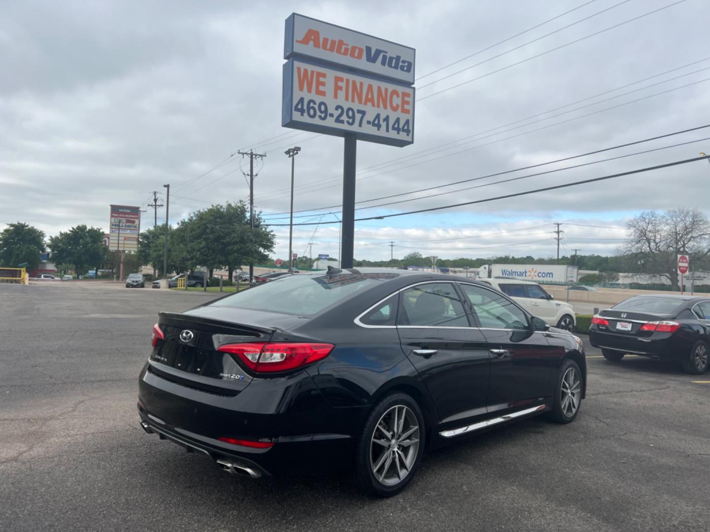 2015 Hyundai Sonata Sport 2.0T (5NPE34AB8FH) with an 2.0L L4 DOHC 16V TURBO engine, 6-Speed Automatic transmission, located at 420 I-35E, Lancaster, TX, 75146, (469) 297-4144, 32.593929, -96.823685 - Photo#6